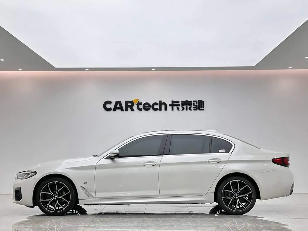 BMW 5 Series 2021 — Фото 2/16