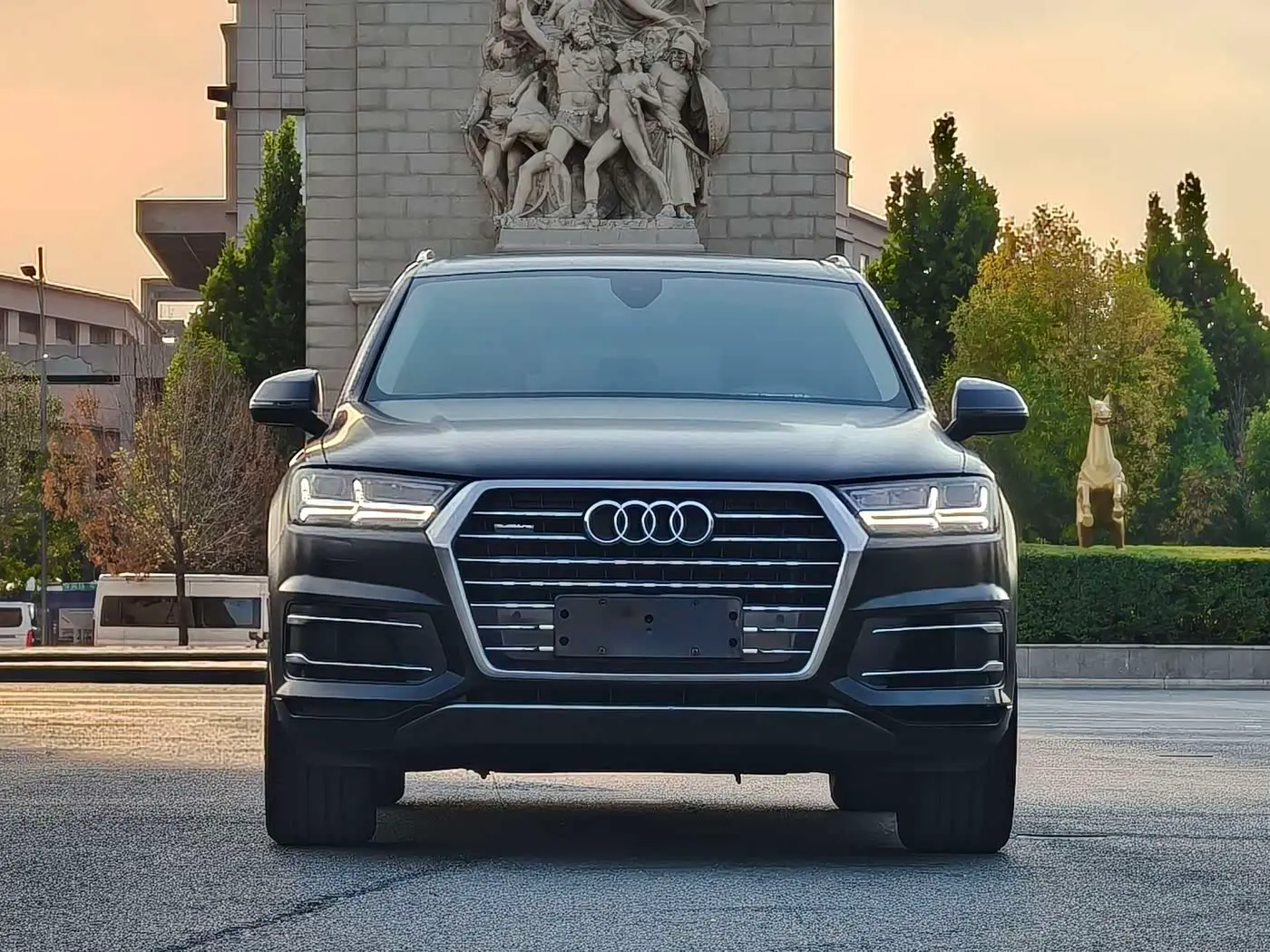 Audi Q7 2019 — Фото 3/19