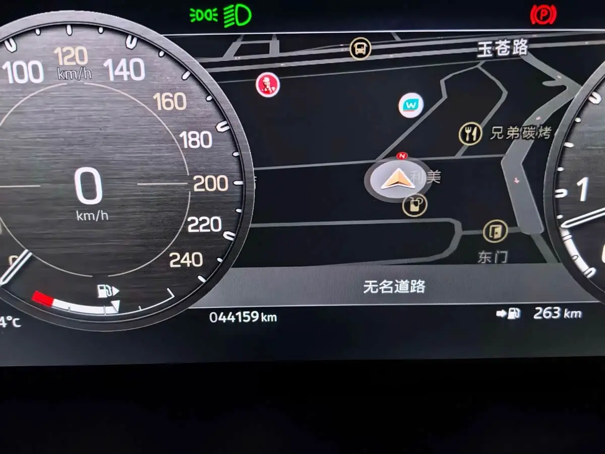 Land Rover Defender 2023 — Photo 10/14