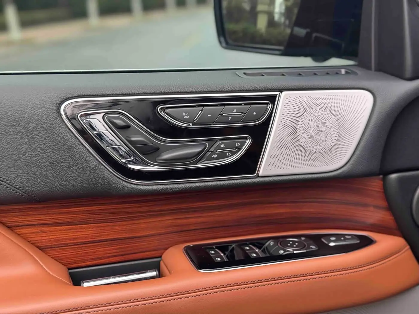 Lincoln Navigator 2019 — Photo 7/16