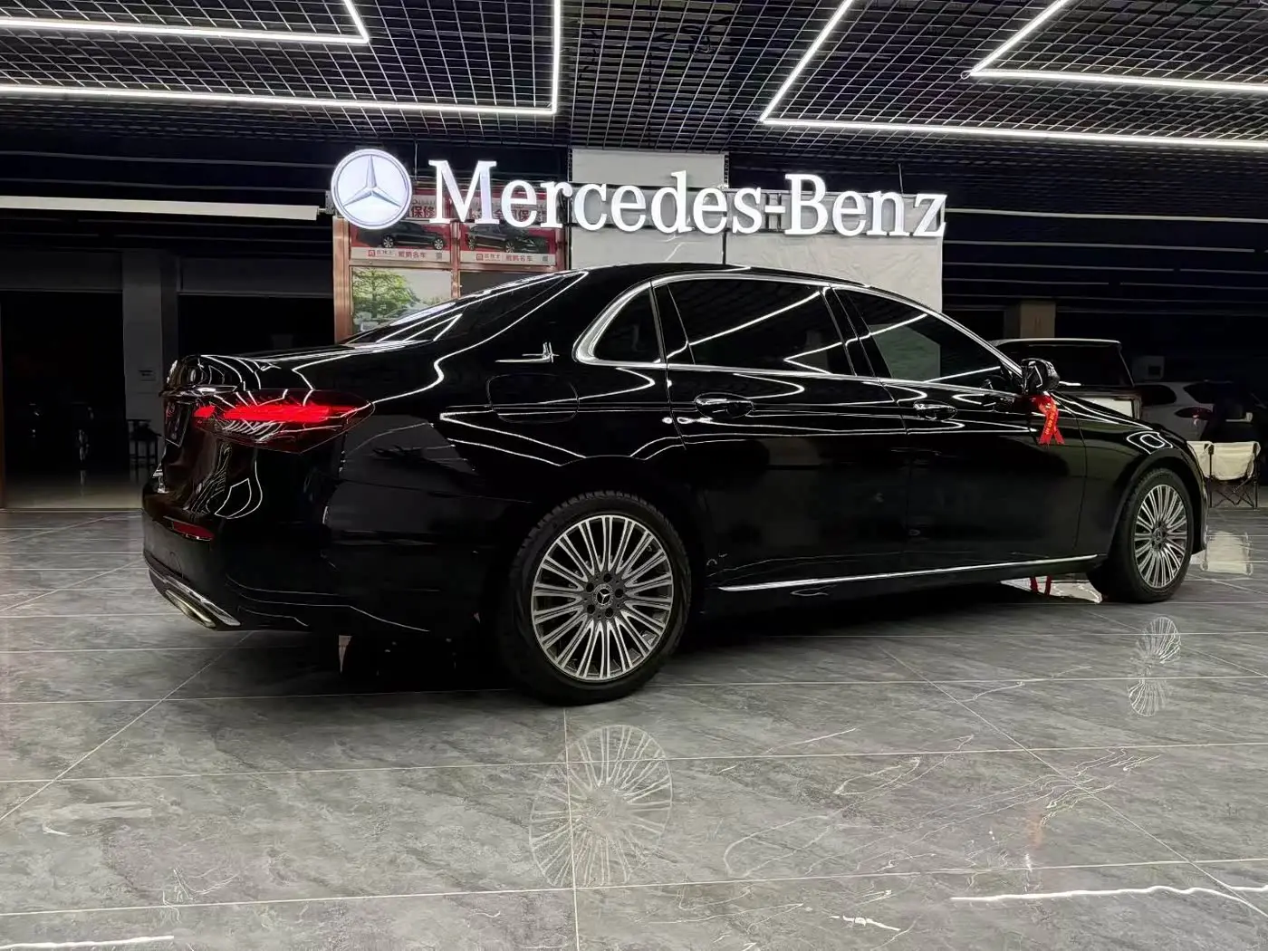 Mercedes-Benz E-Class 2023 — Photo 6/9