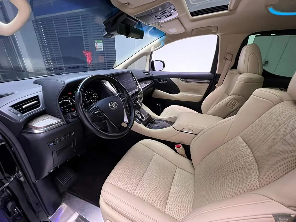 Toyota Vellfire 2023 — Photo 3/20