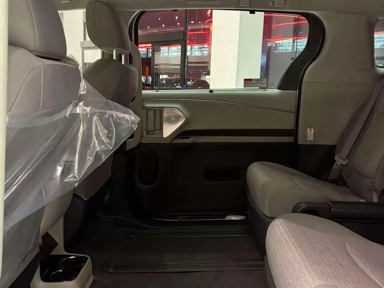 Toyota Sienna 2026 — Photo 10/15