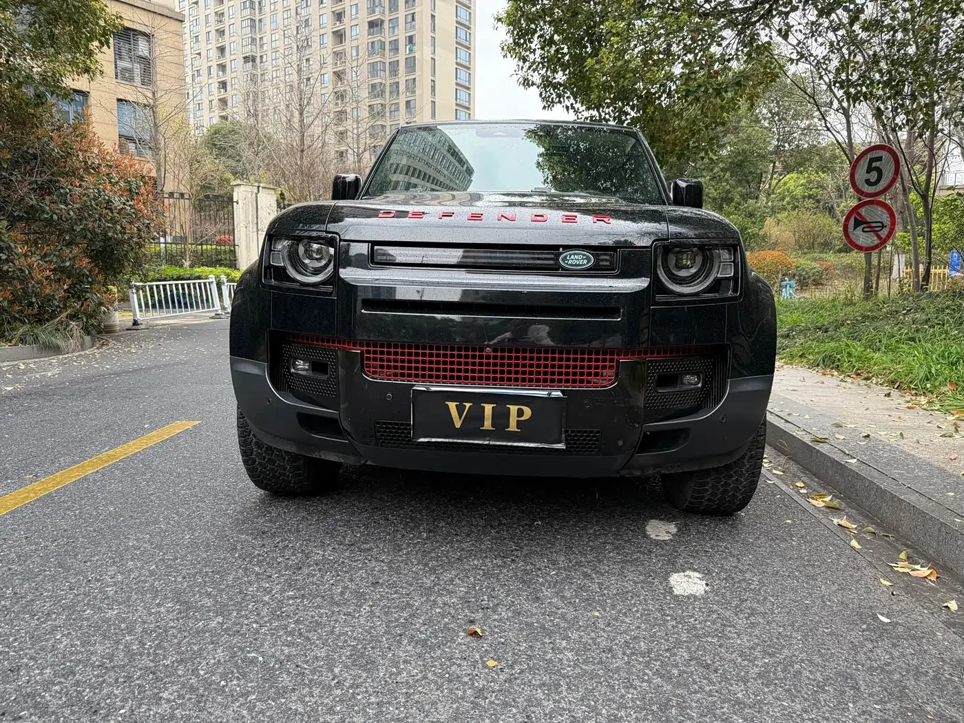 Land Rover Defender 2020 — Фото 3/11