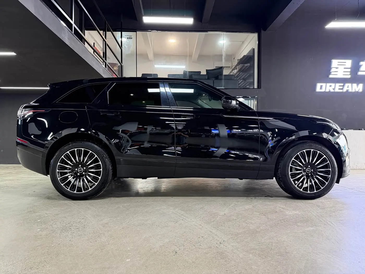 Land Rover Range Rover Velar 2018 — Фото 10/20