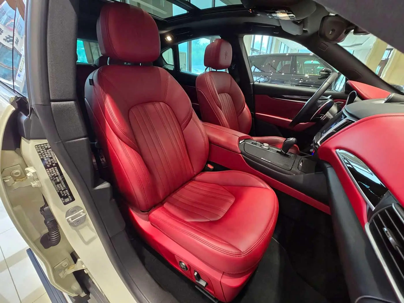 Maserati Levante 2018 — Фото 13/20