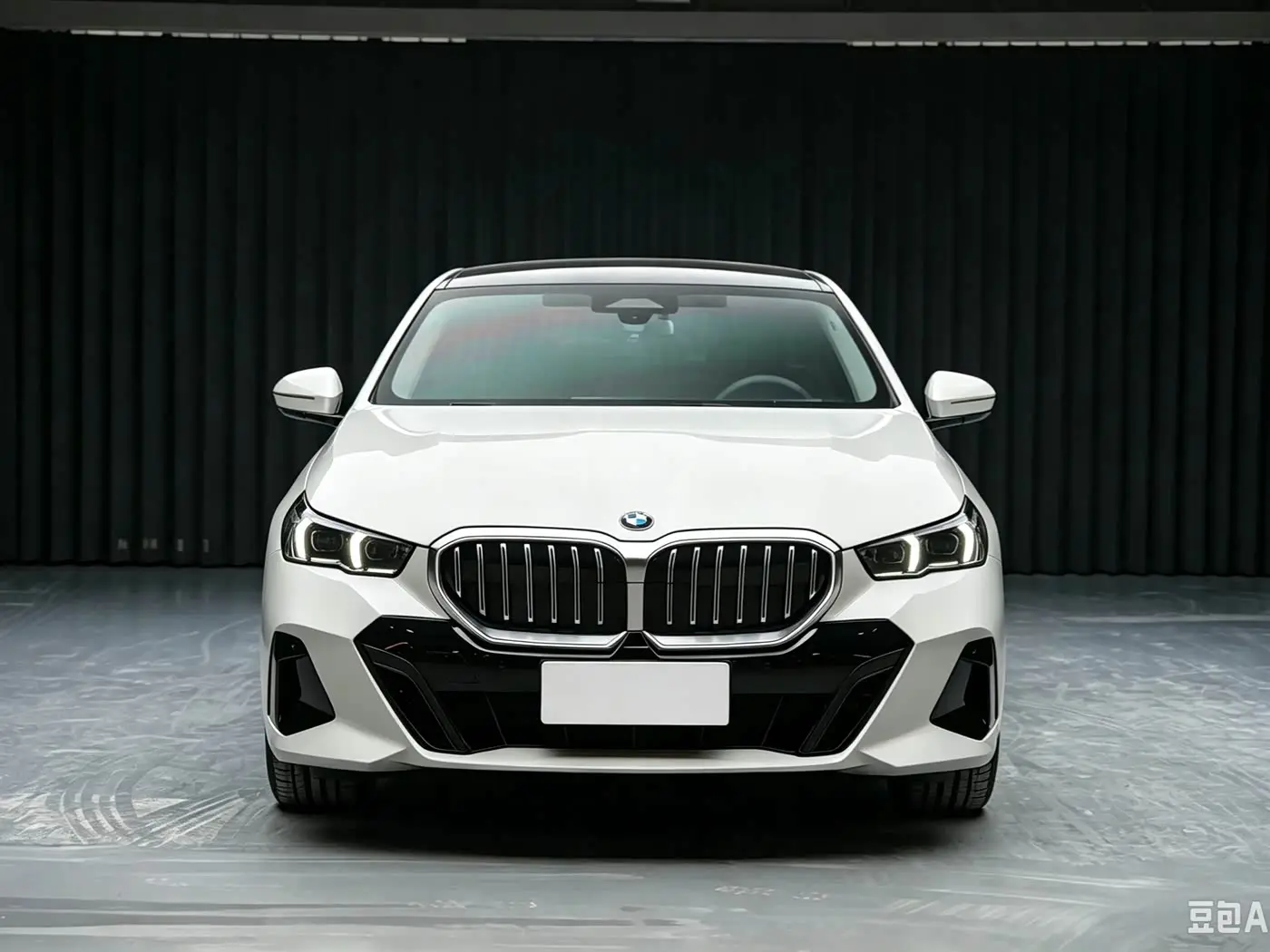 BMW 5 Series 2025 — Photo 2/19