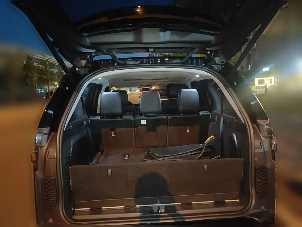 Land Rover Discovery 2021 — Photo 15/20