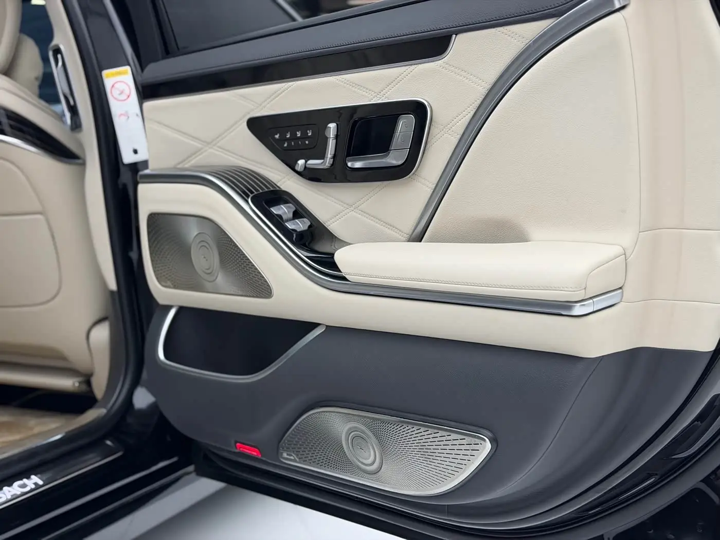 Mercedes-Benz Maybach S-Class 2023 — Фото 10/12