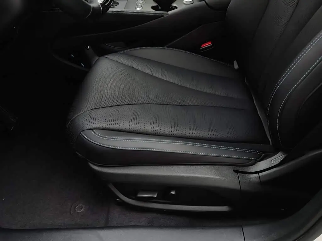 BYD Seal 06 DM-i Touring 2025 — Photo 20/20