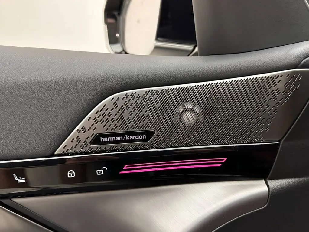 BMW 5 Series 2024 — Photo 15/16