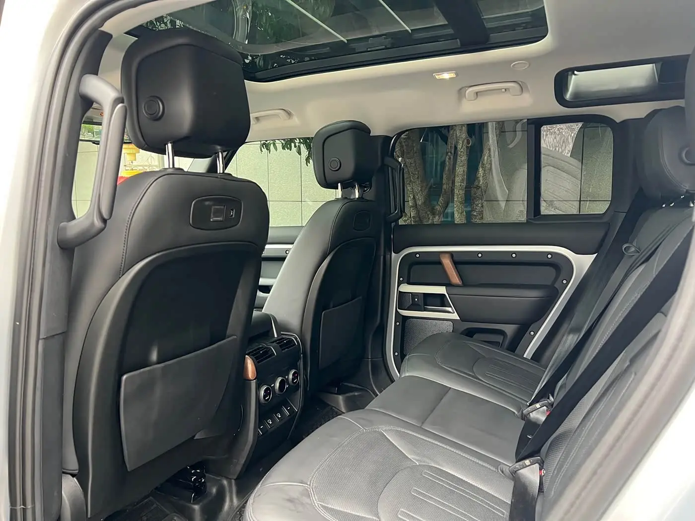 Land Rover Defender 2022 — Şəkil 13/16