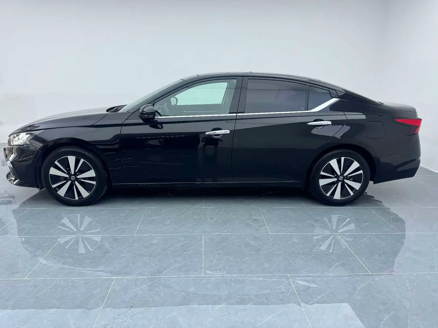Nissan Teana 2023 — Фото 4/20