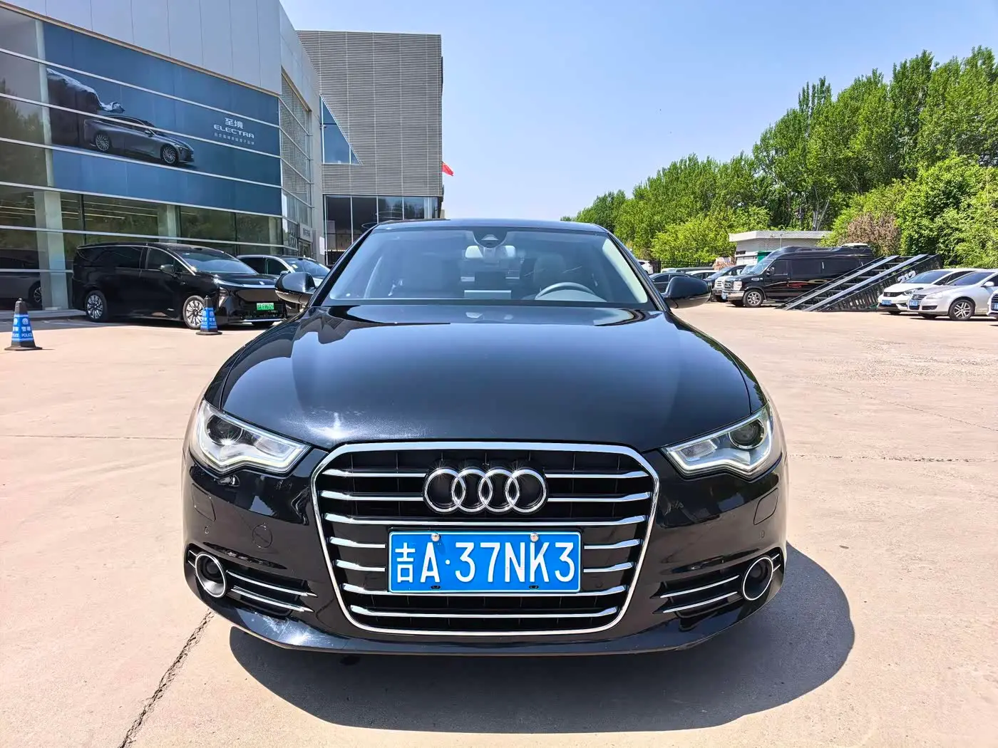 Audi A6L 2014 — Фото 2/13