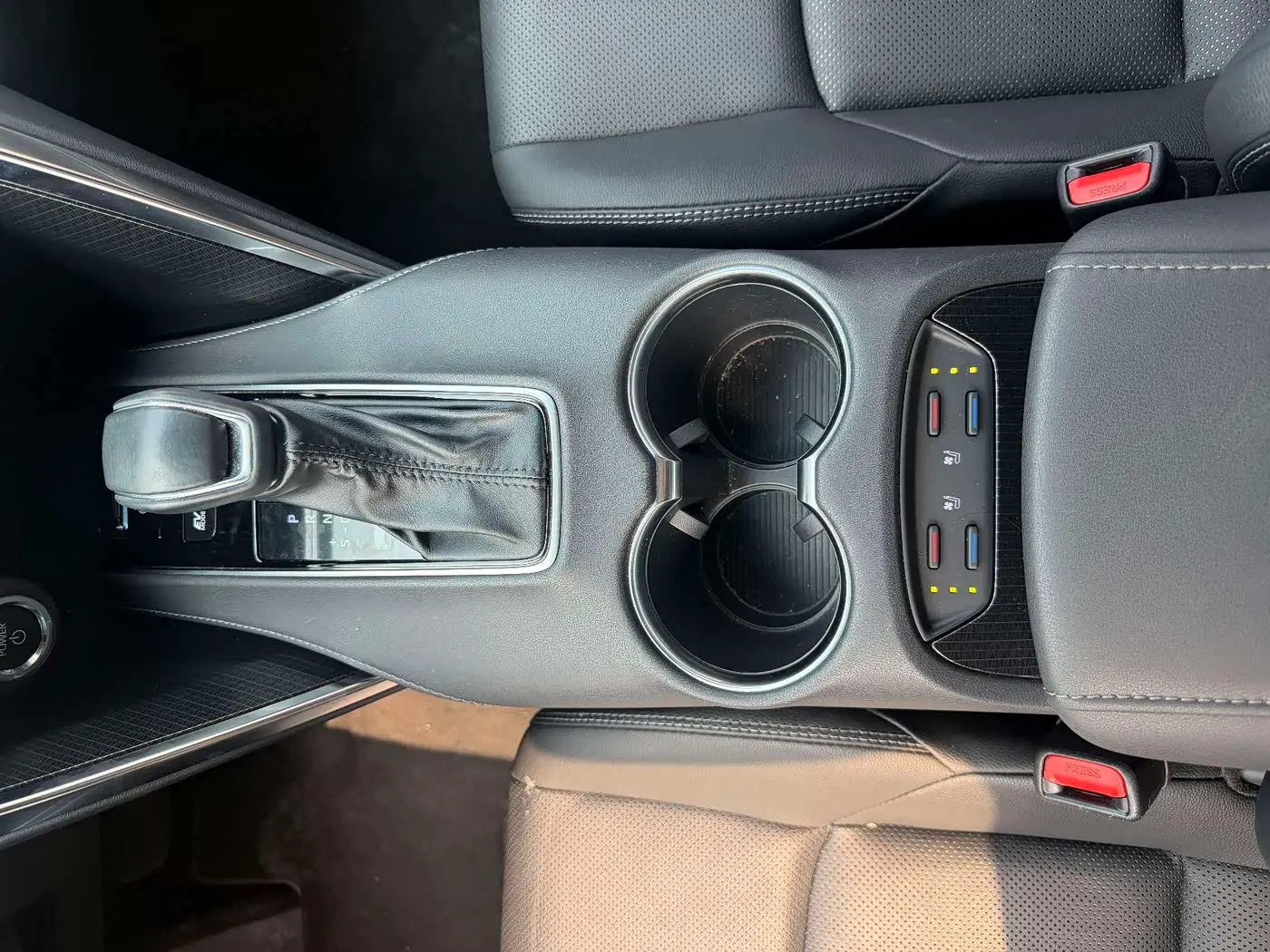 Toyota Venza 2023 — Photo 19/20