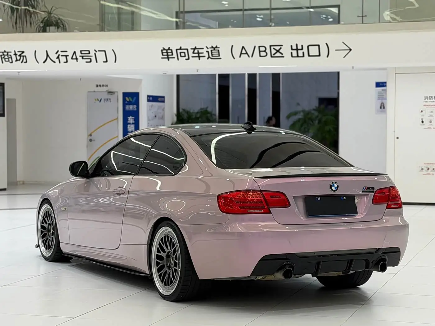BMW 3 Series 2011 — Фото 4/11
