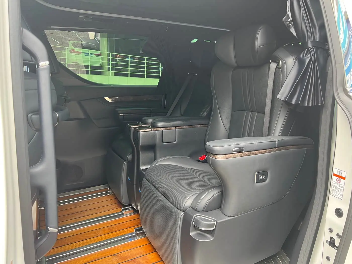 Toyota Vellfire 2022 — Photo 4/9