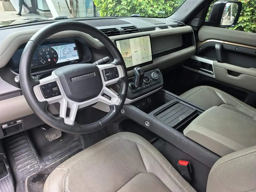 Land Rover Defender 2022 — Фото 7/9