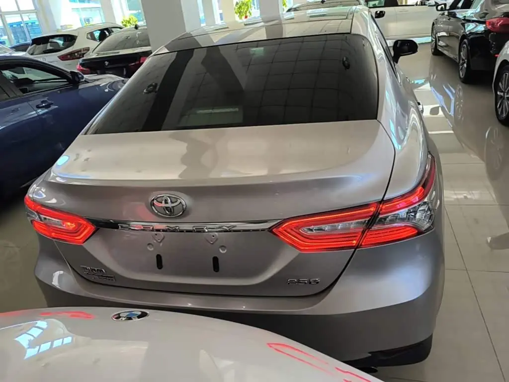 Toyota Camry 2018 — Фото 6/20