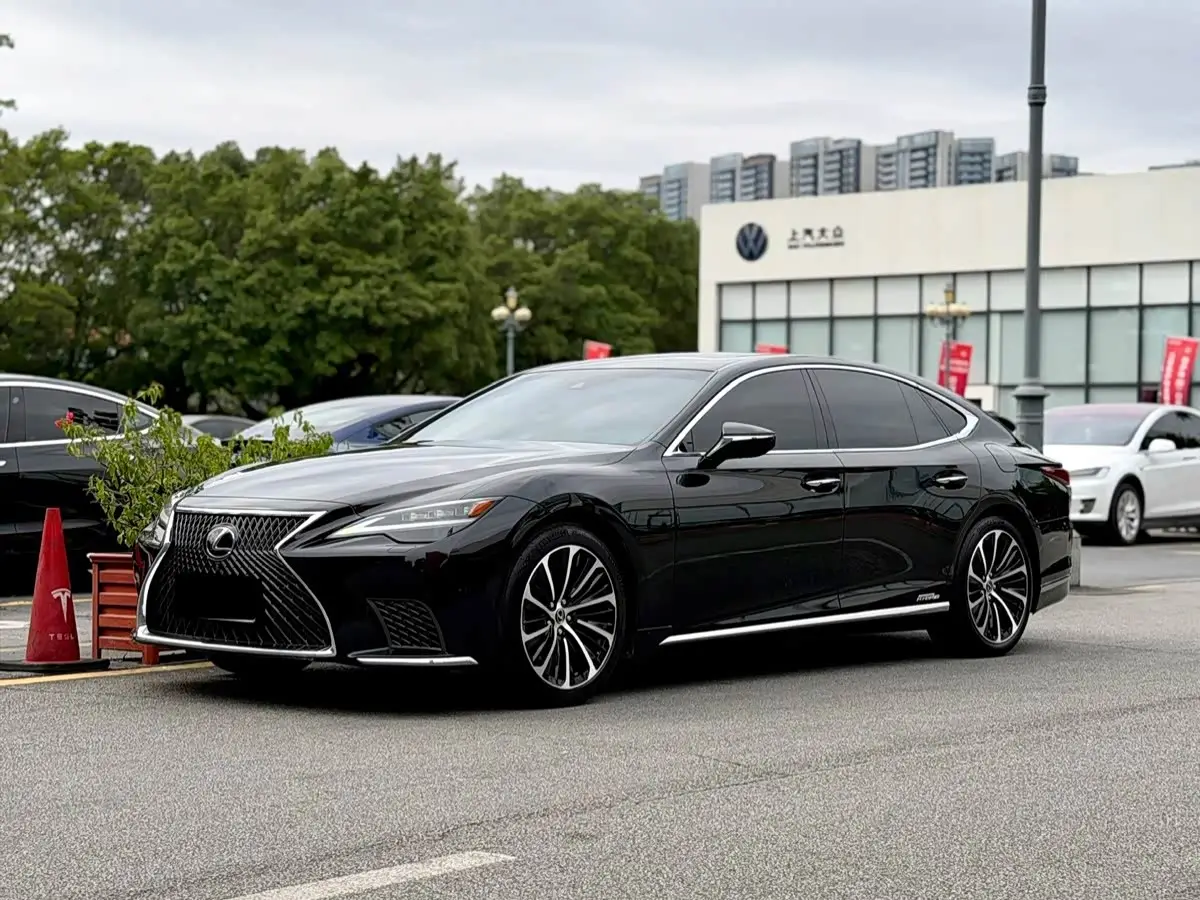 Lexus LS, 2022