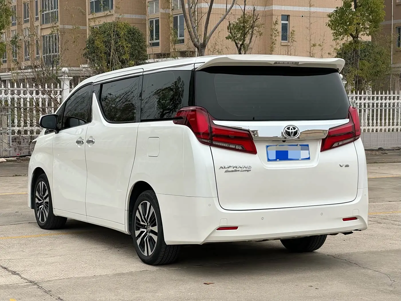 Toyota Alphard 2022 — Фото 9/9