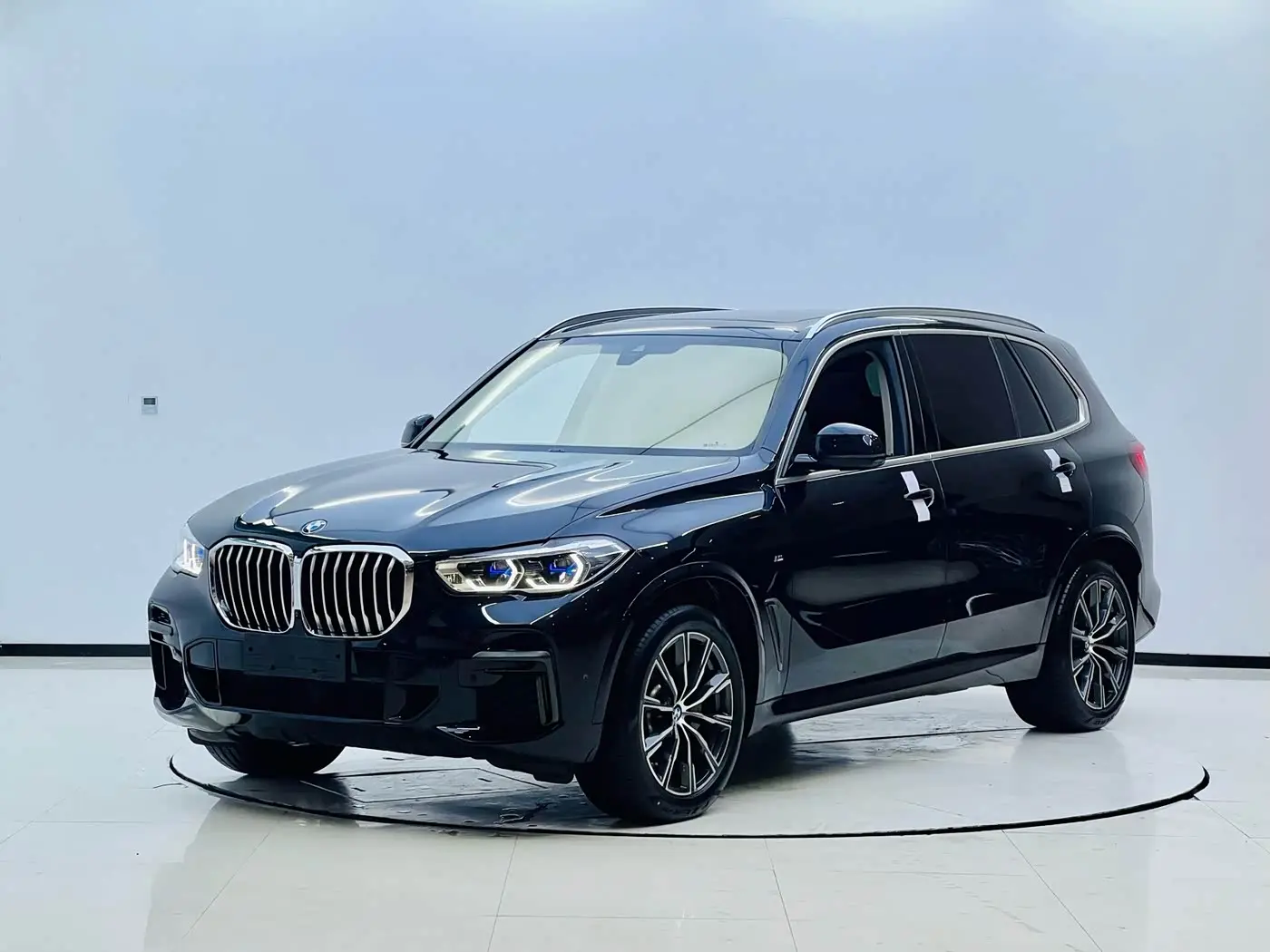 BMW X5 2023 — Фото 1/20