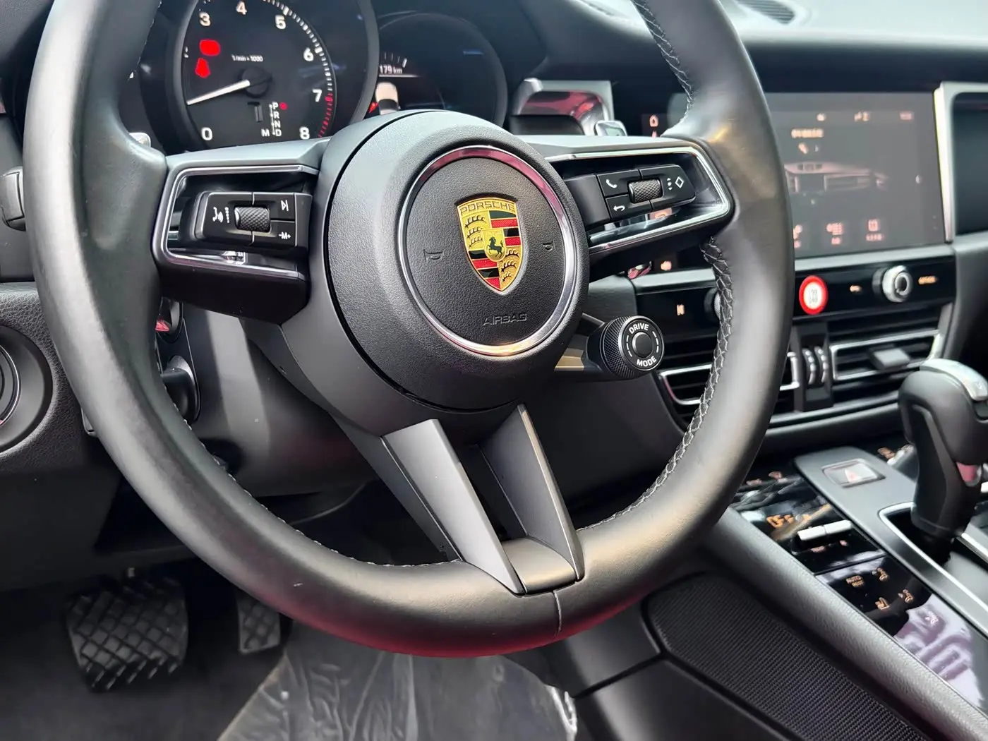 Porsche Macan 2022 — Photo 14/18