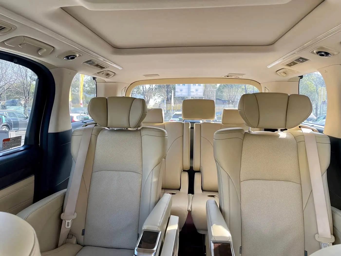 Toyota Alphard 2020 — Photo 6/9