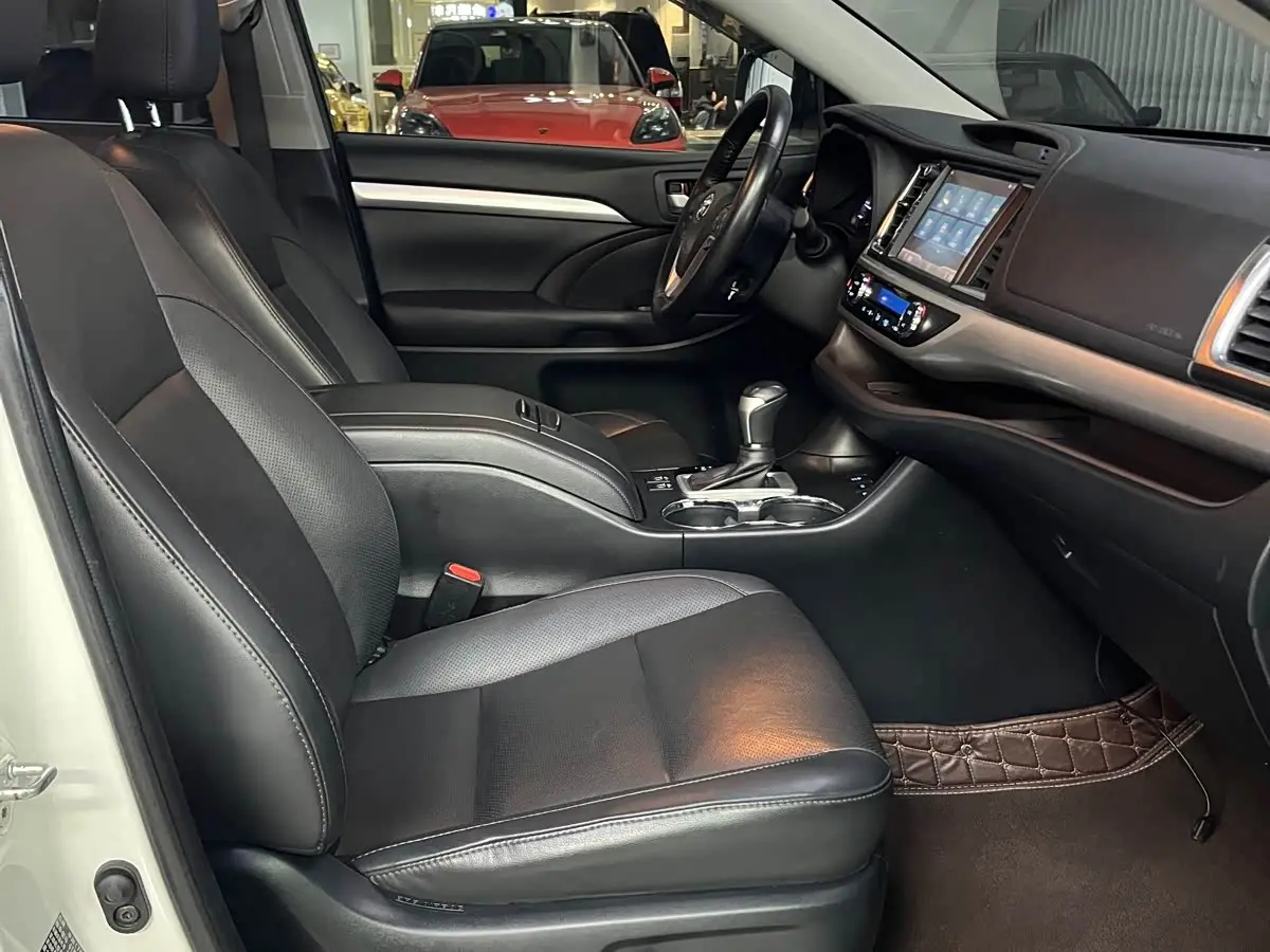 Toyota Highlander 2020 — Photo 17/20