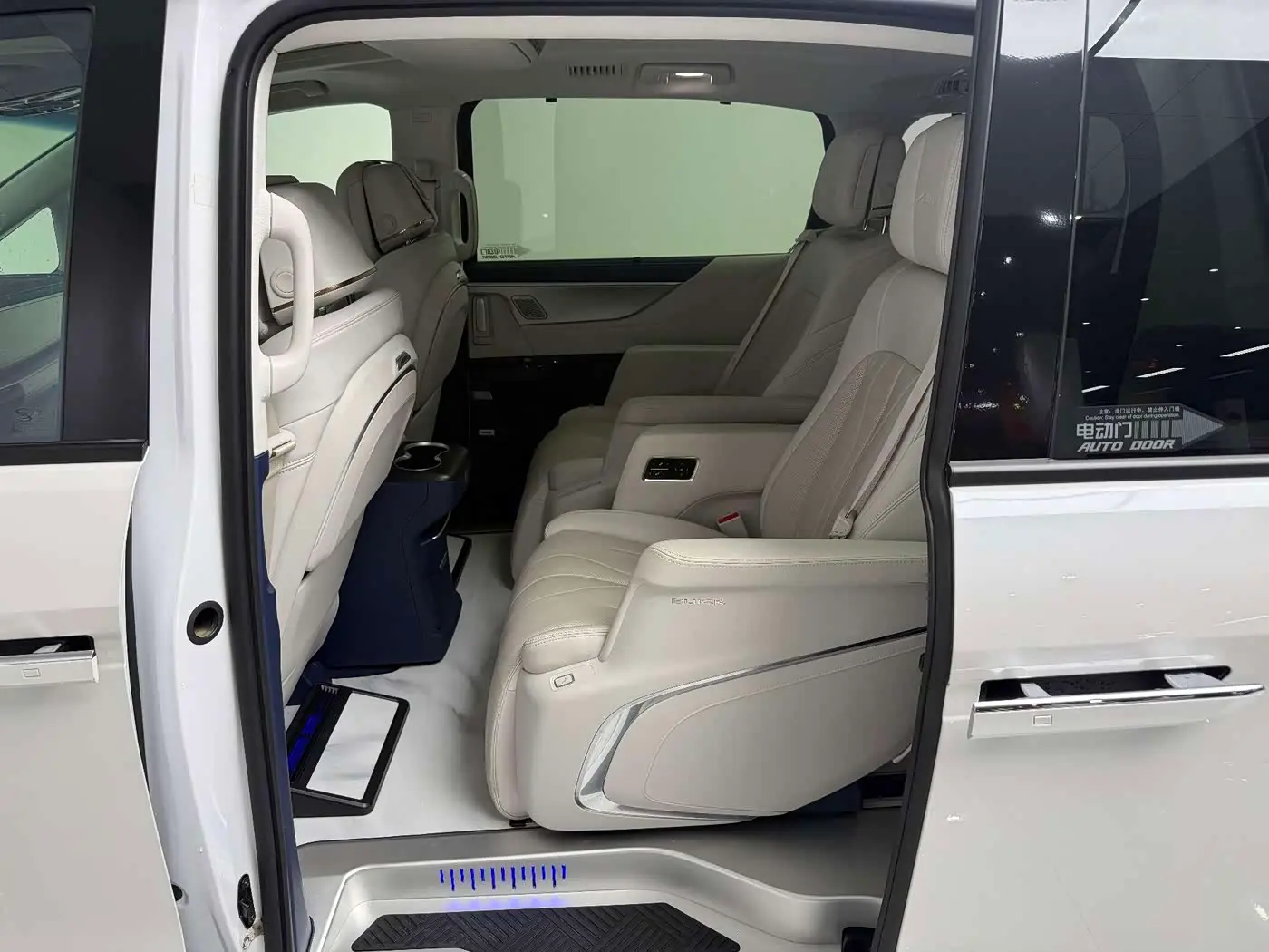 Buick GL8 New Energy 2024 — Photo 8/16