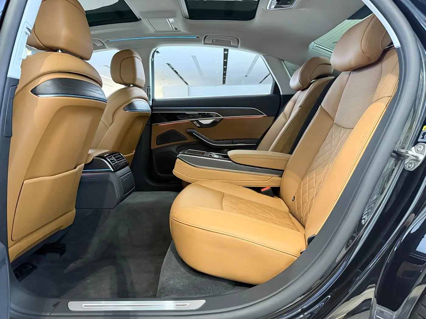 Audi A8 2024 — Photo 12/17