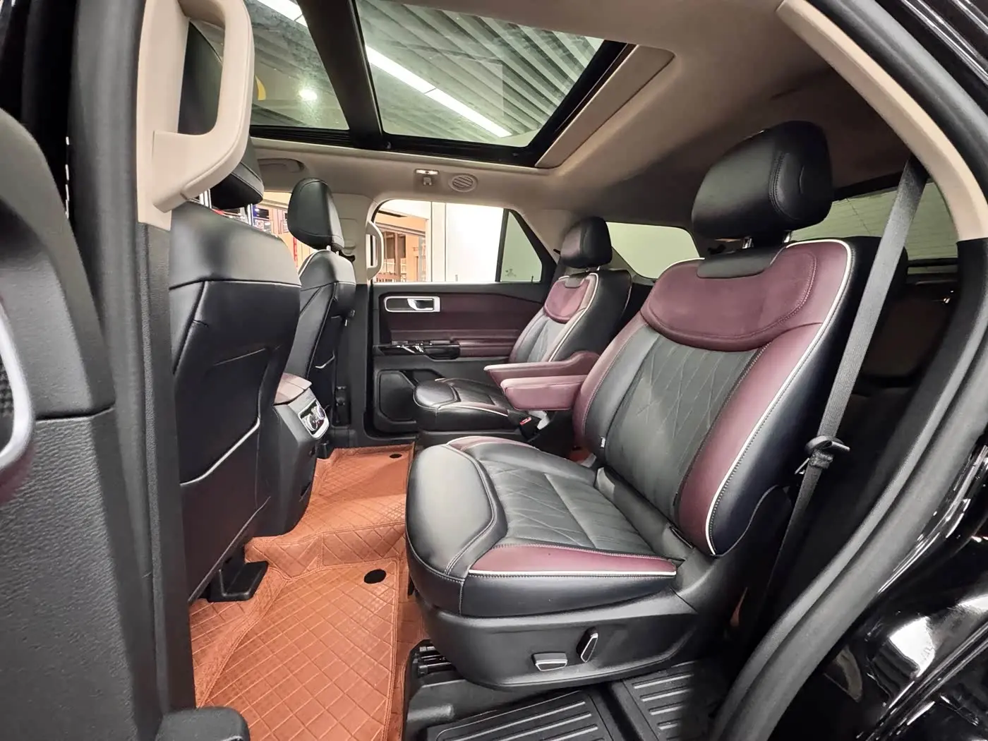 Ford Explorer 2023 — Photo 7/9