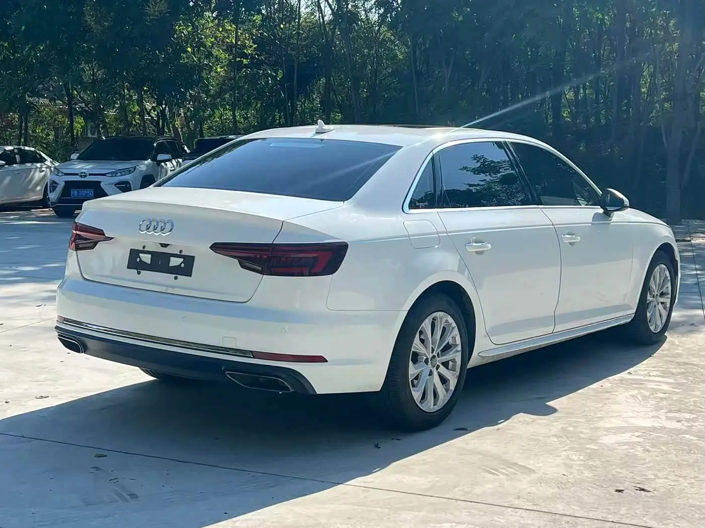 Audi A4L 2020 — Şəkil 6/9
