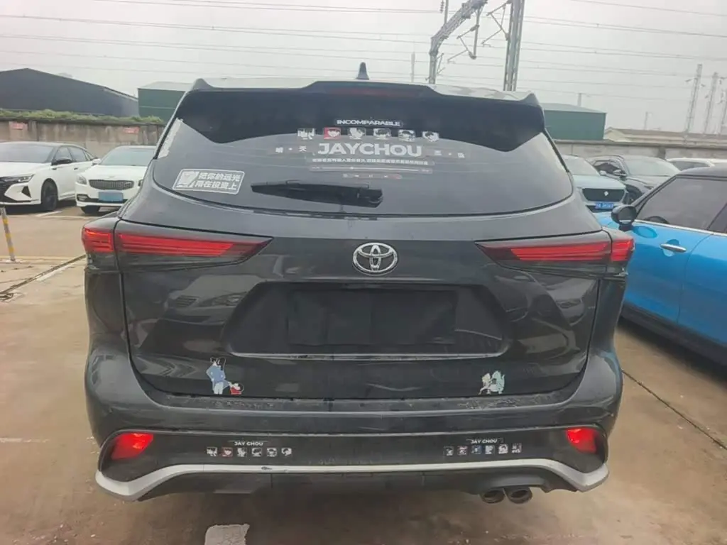 Toyota Crown Kluger 2024 — Photo 4/20