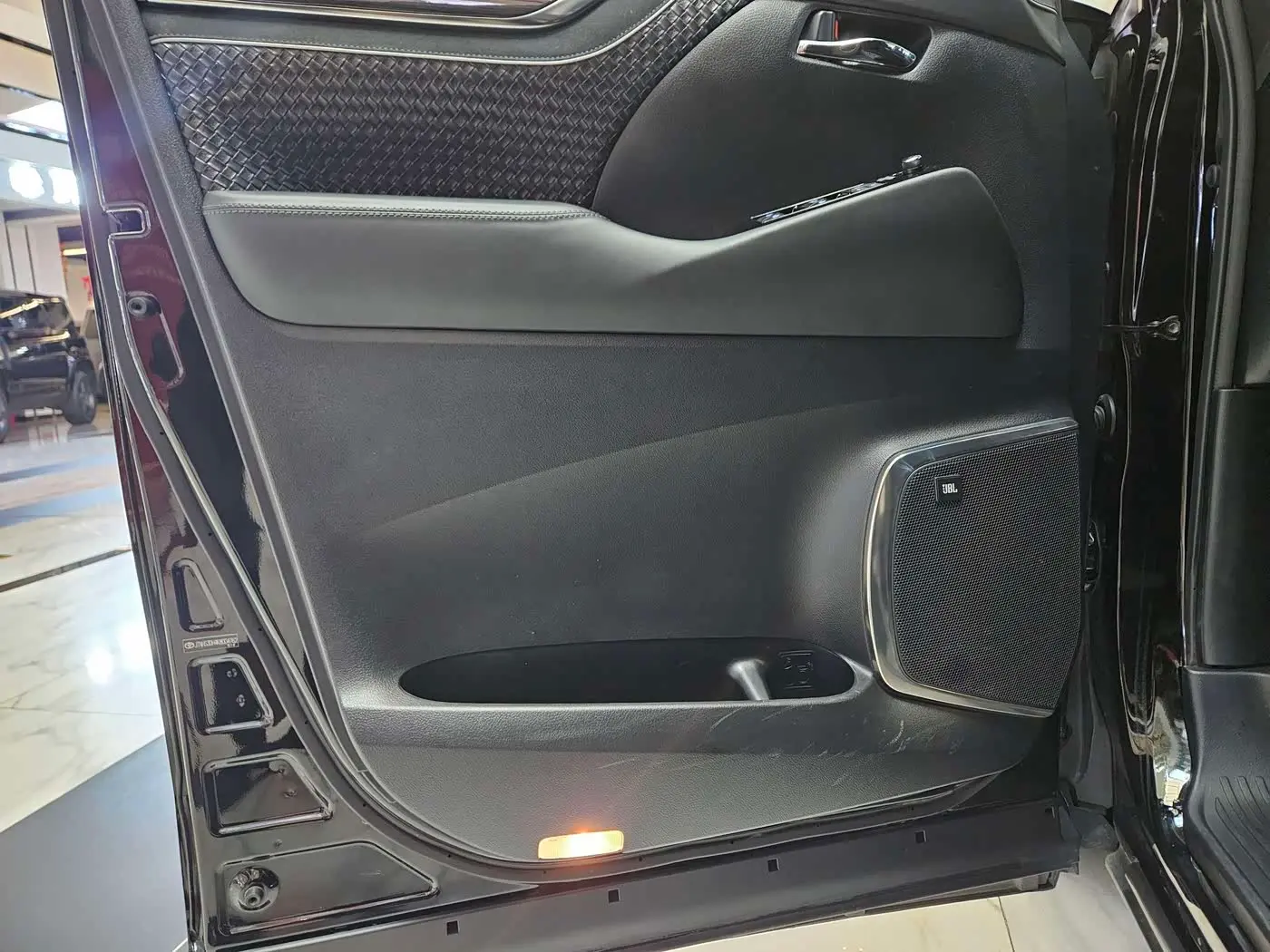 Toyota Alphard 2019 — Photo 5/20