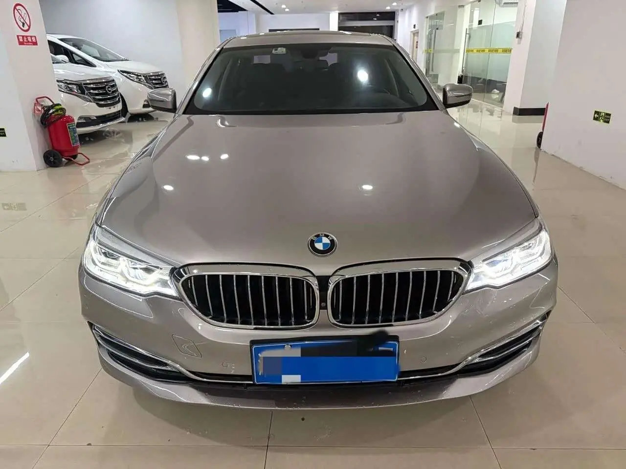BMW 5 Series 2018 — Фото 2/12