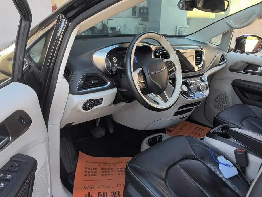 Chrysler Grand Voyager 2019 — Photo 9/16