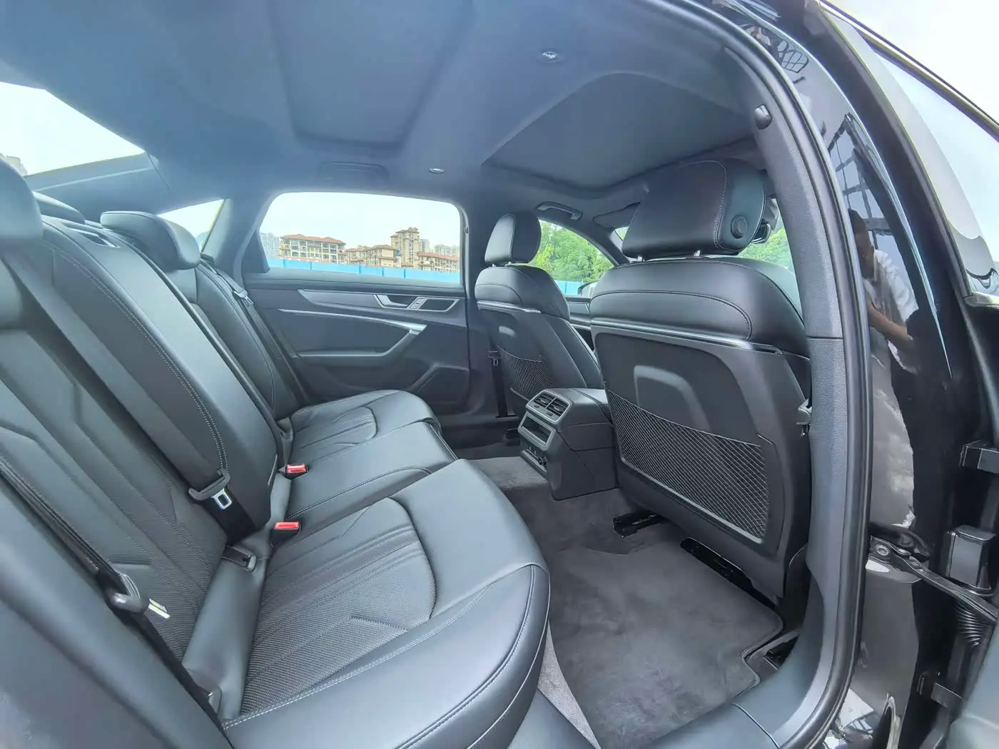 Audi A6L 2025 — Photo 8/14