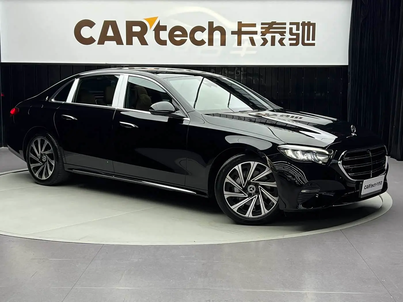 Mercedes-Benz E-Class 2024 — Photo 4/20