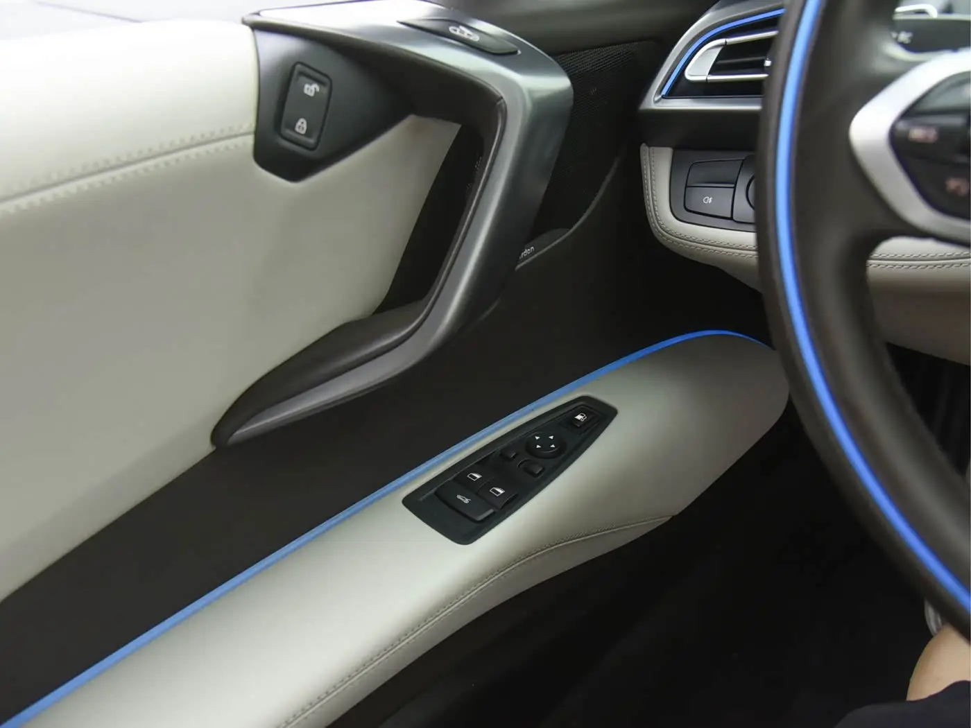 BMW i8 2017 — Şəkil 12/20