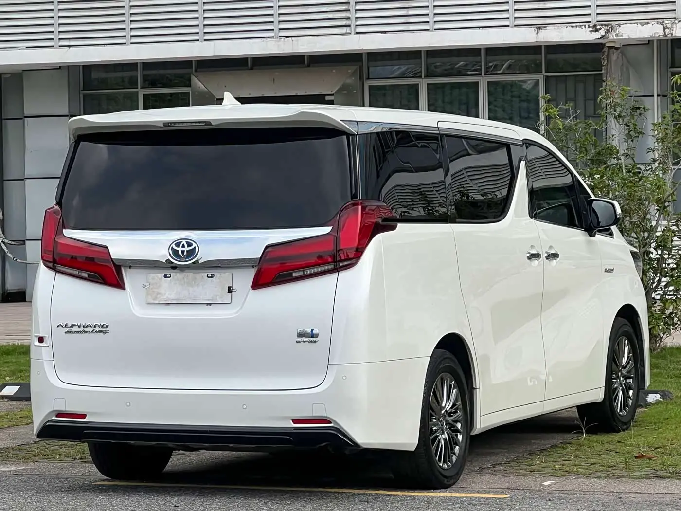 Toyota Alphard 2022 — Photo 4/20