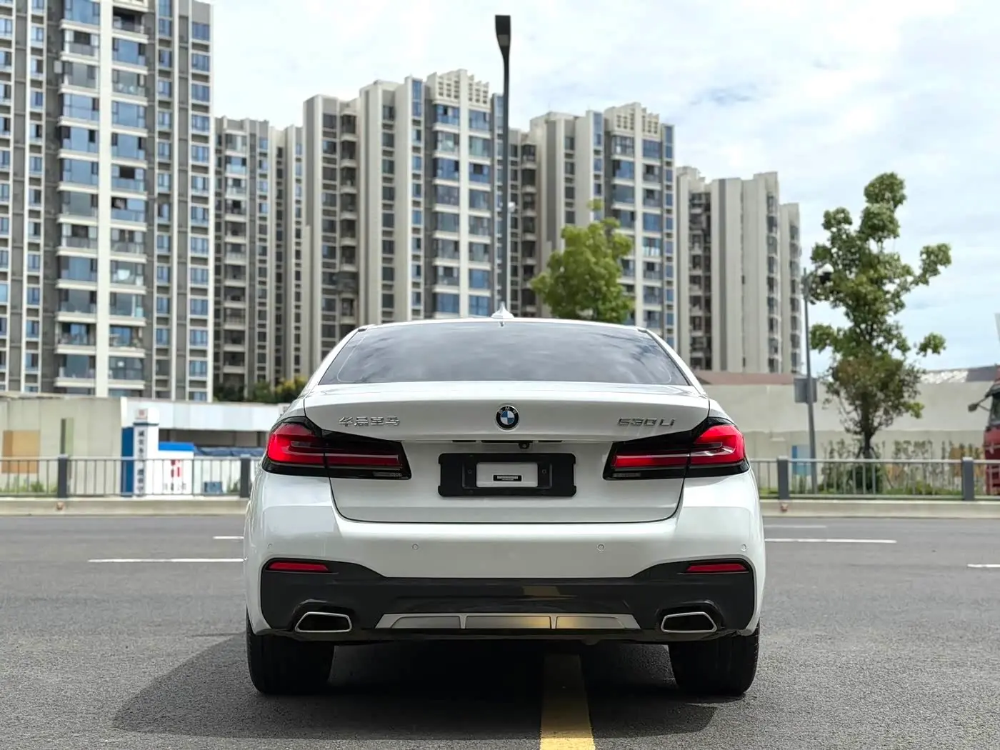 BMW 5 Series 2023 — Photo 8/9