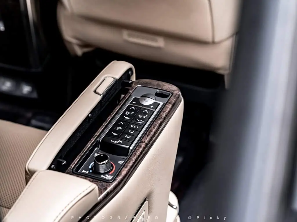 Toyota Alphard 2020 — Photo 11/18