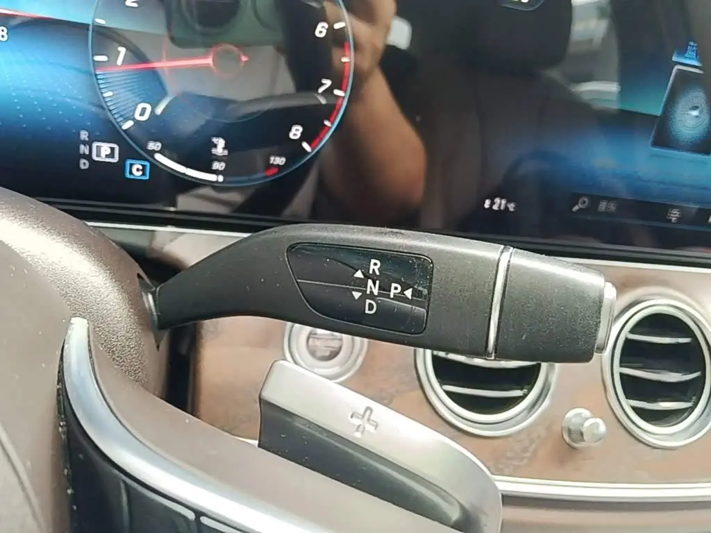 Mercedes-Benz E-Class 2023 — Photo 14/20