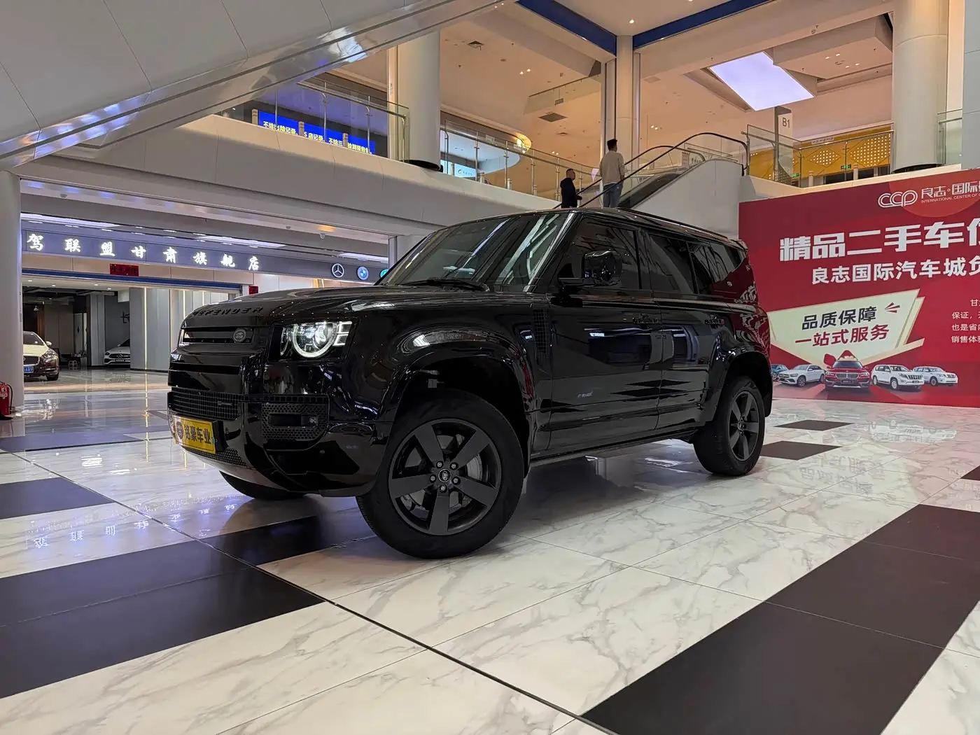 Land Rover Defender 2022 — Photo 3/16