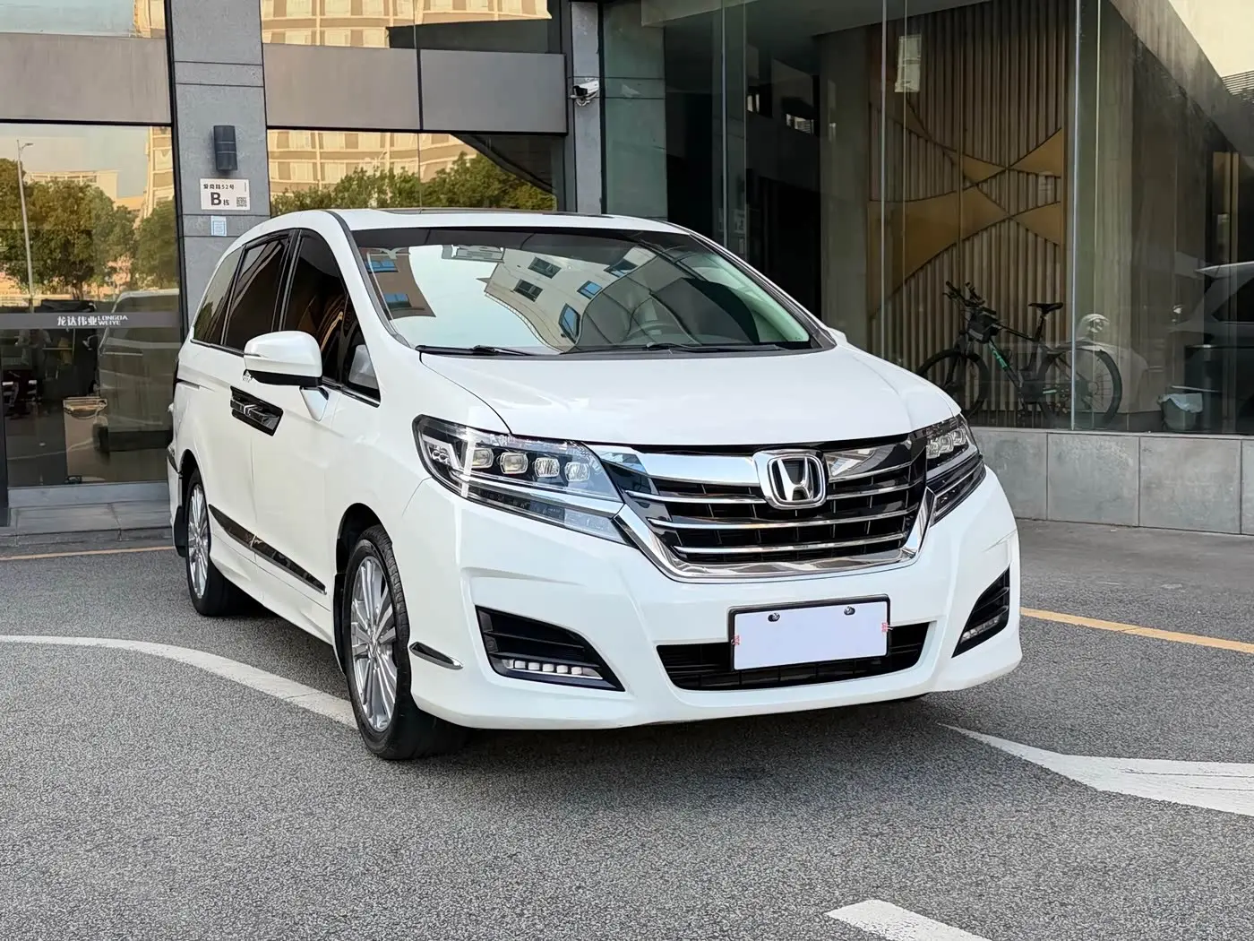 Honda Elysion 2017 — Photo 3/18
