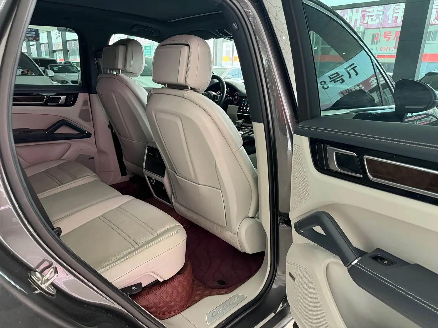 Porsche Cayenne 2022 — Photo 10/12