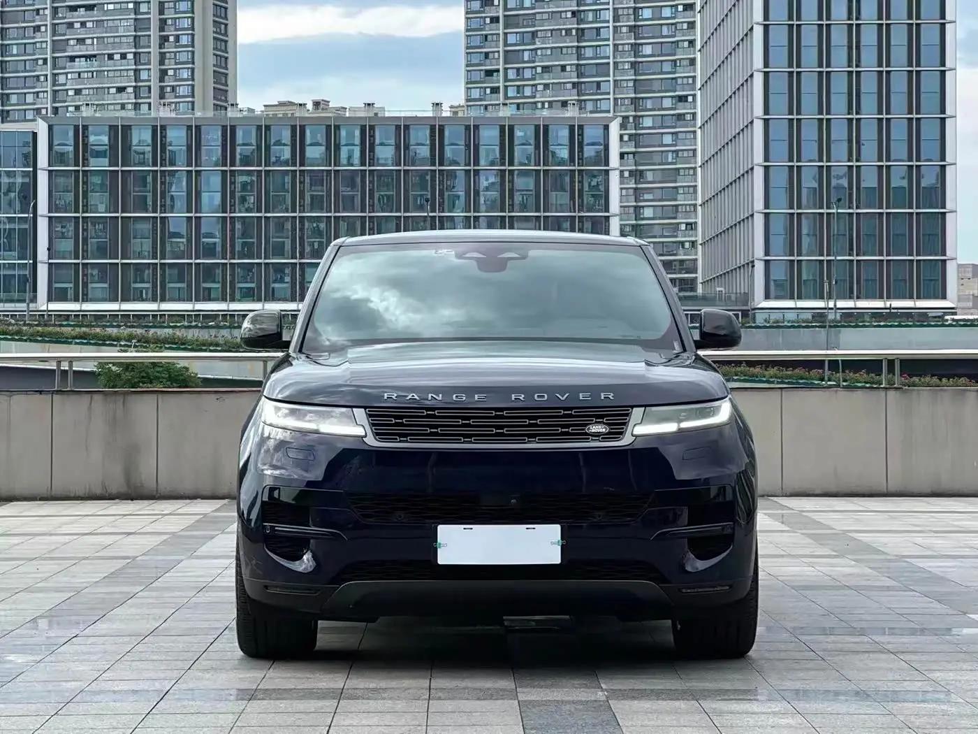 Land Rover Range Rover Sport 2023 — Photo 2/20