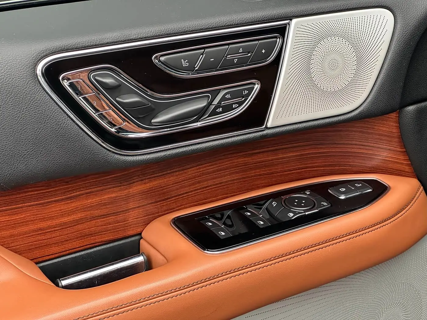 Lincoln Navigator 2020 — Фото 16/18