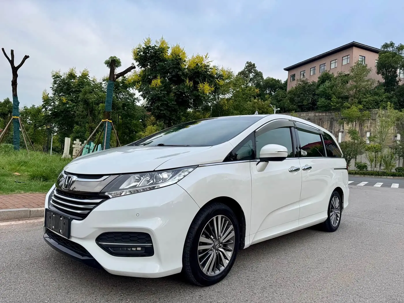 Honda Odyssey 2019 — Фото 1/19